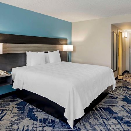 Best Western Rutgers University Hotel East Brunswick Eksteriør billede