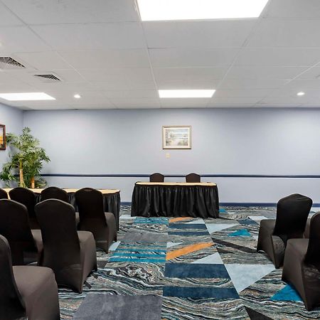 Best Western Rutgers University Hotel East Brunswick Eksteriør billede