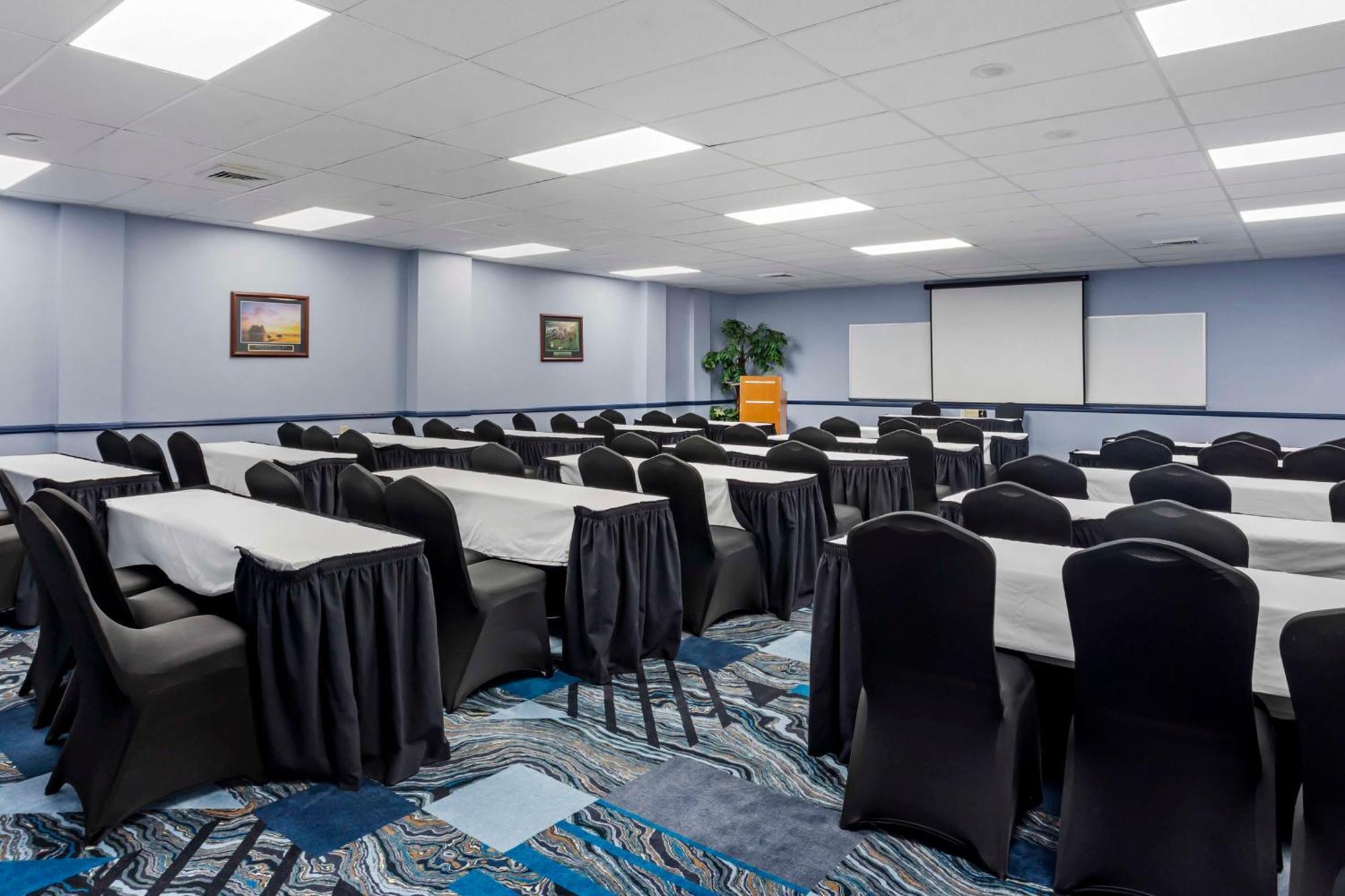 Best Western Rutgers University Hotel East Brunswick Eksteriør billede