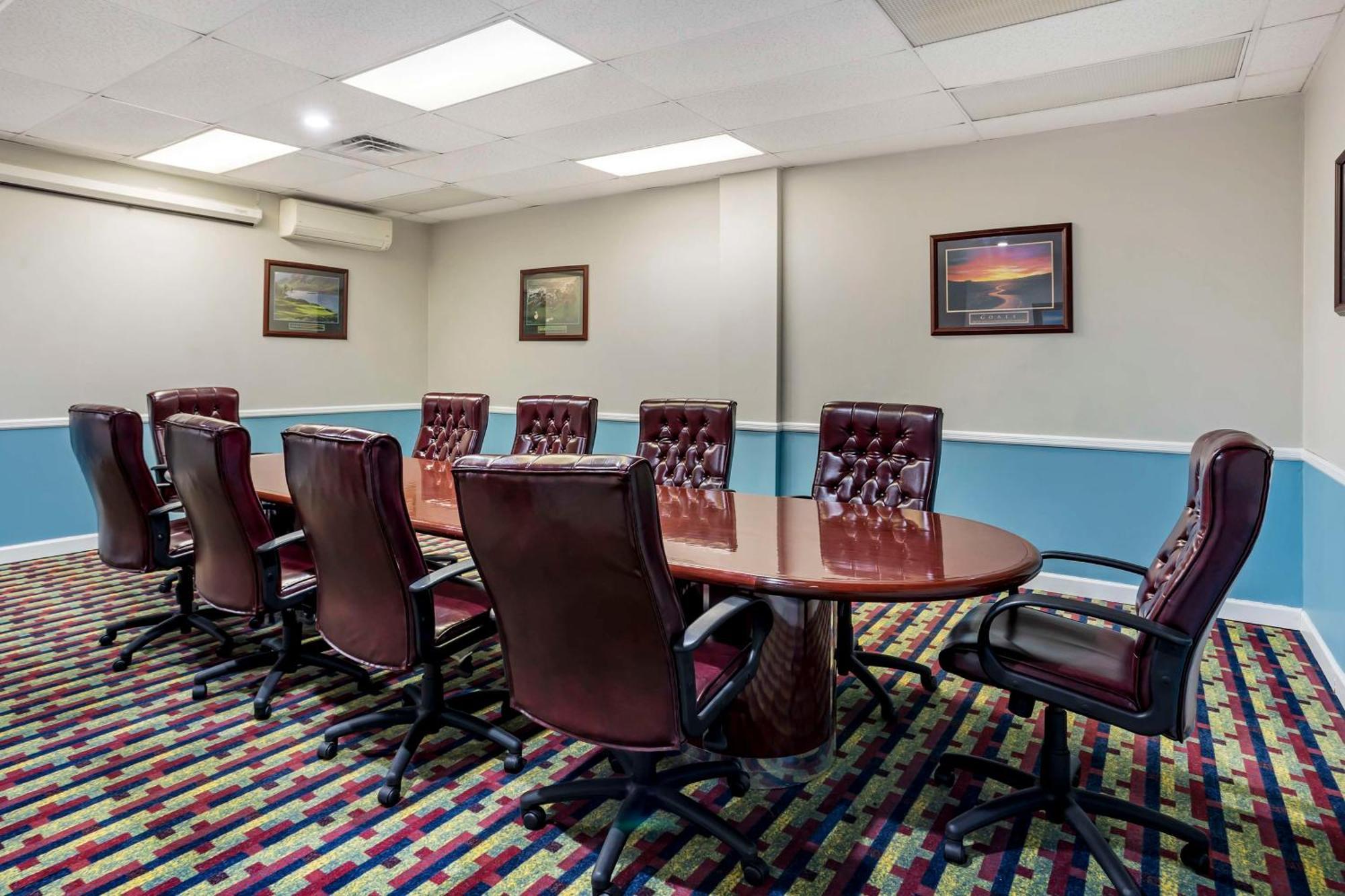 Best Western Rutgers University Hotel East Brunswick Eksteriør billede