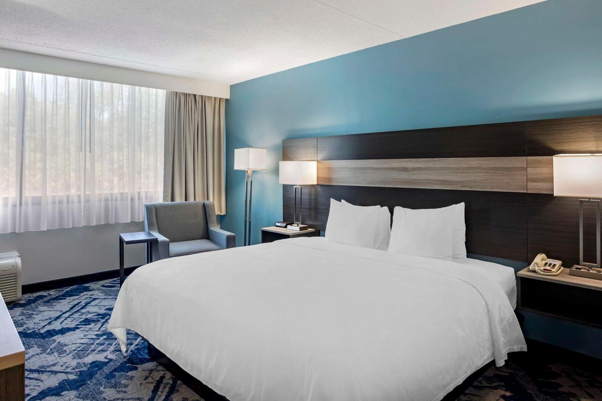 Best Western Rutgers University Hotel East Brunswick Eksteriør billede