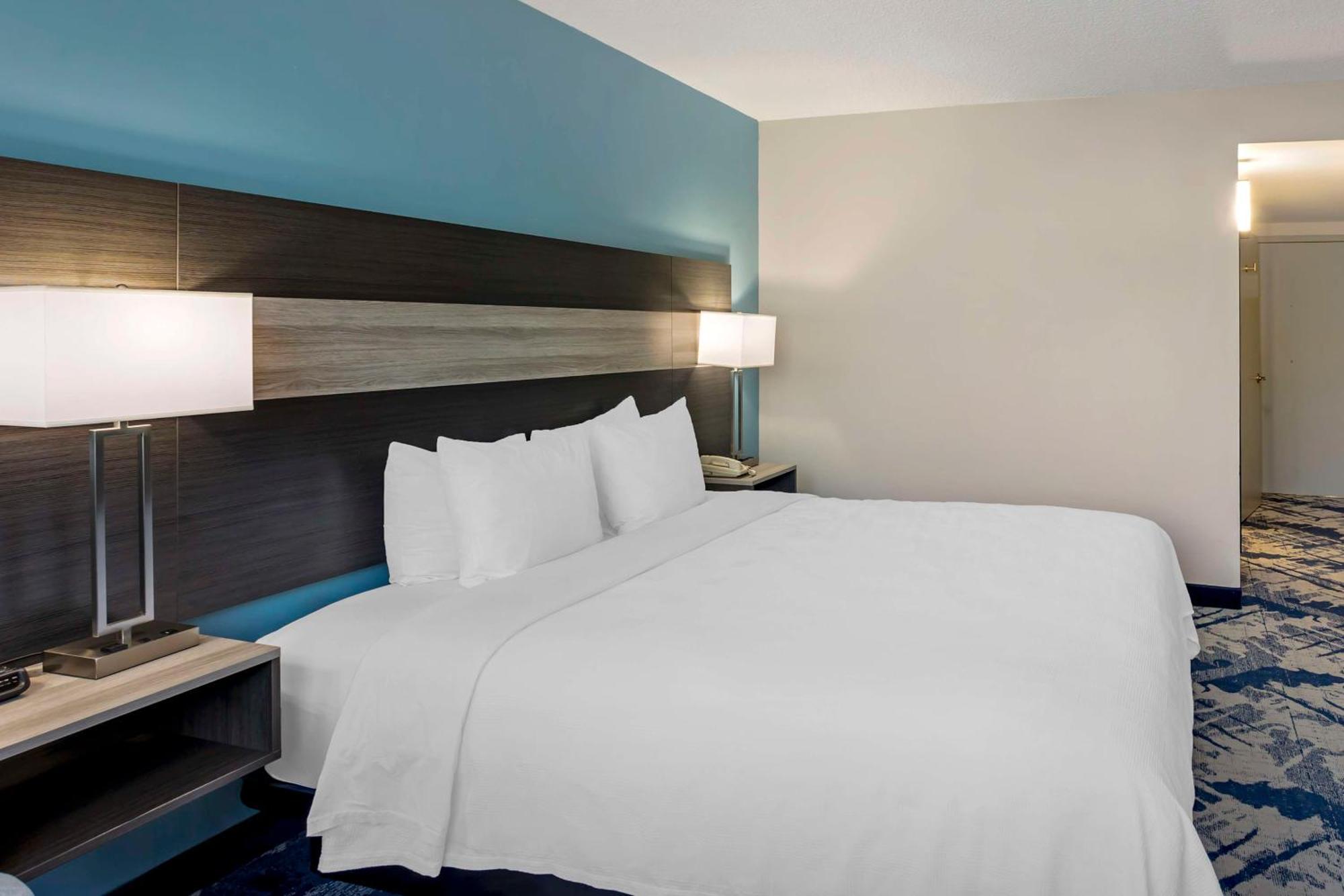 Best Western Rutgers University Hotel East Brunswick Eksteriør billede