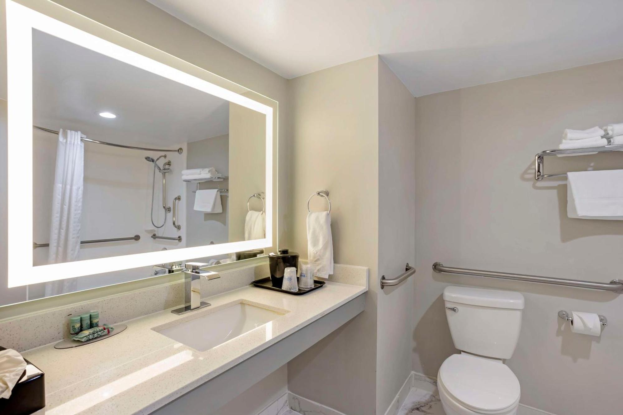 Best Western Rutgers University Hotel East Brunswick Eksteriør billede