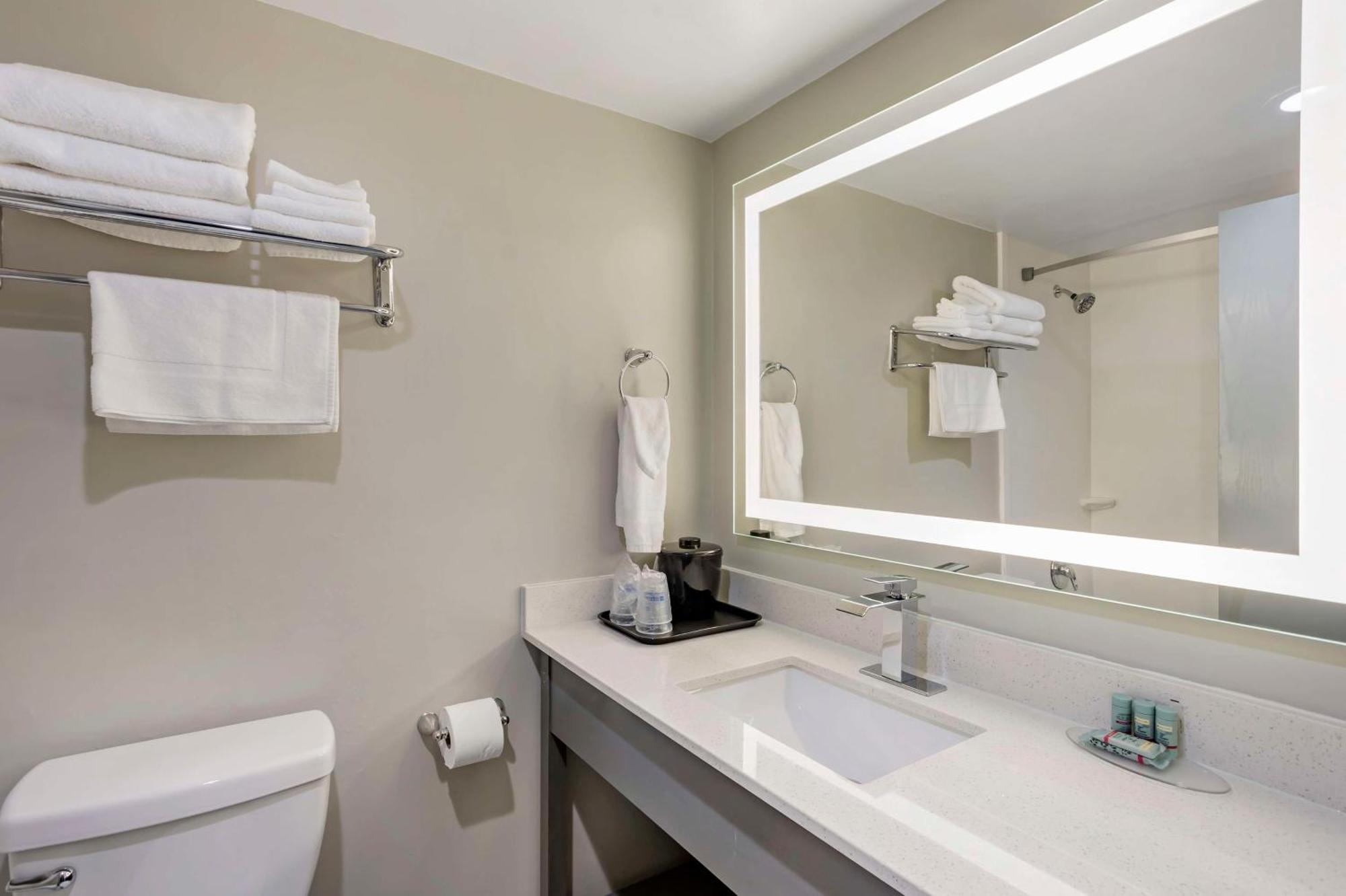 Best Western Rutgers University Hotel East Brunswick Eksteriør billede