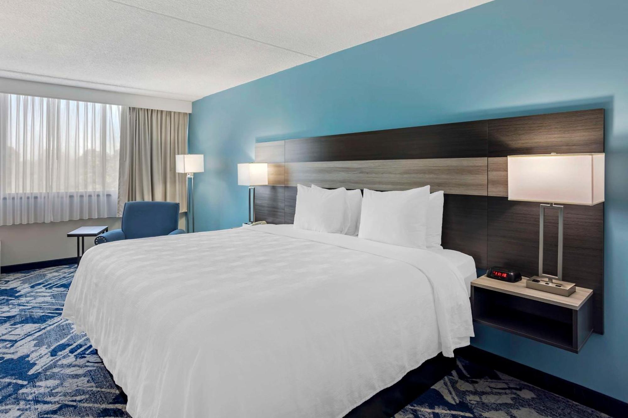Best Western Rutgers University Hotel East Brunswick Eksteriør billede