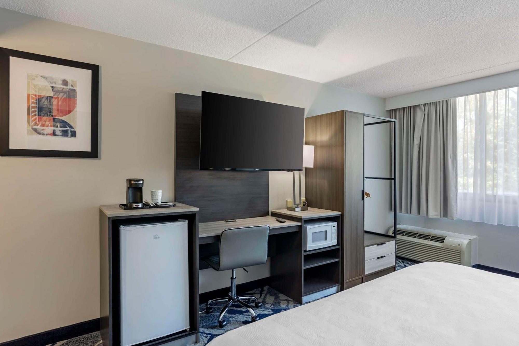 Best Western Rutgers University Hotel East Brunswick Eksteriør billede
