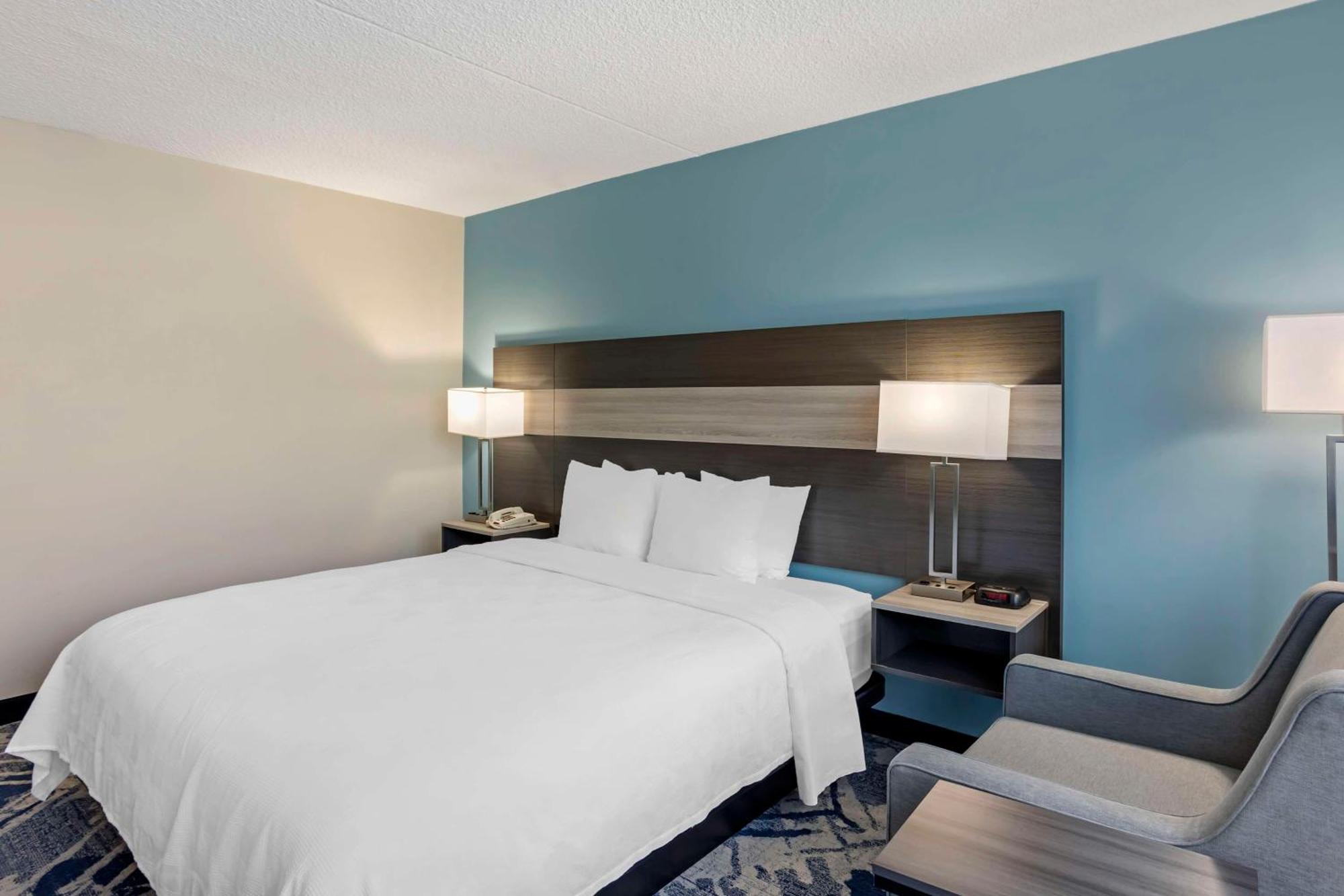 Best Western Rutgers University Hotel East Brunswick Eksteriør billede